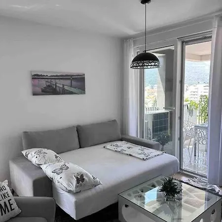 Apartment River 503 *