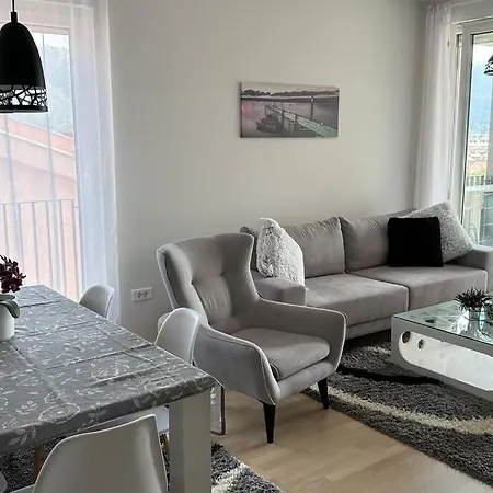 River 503 アパート